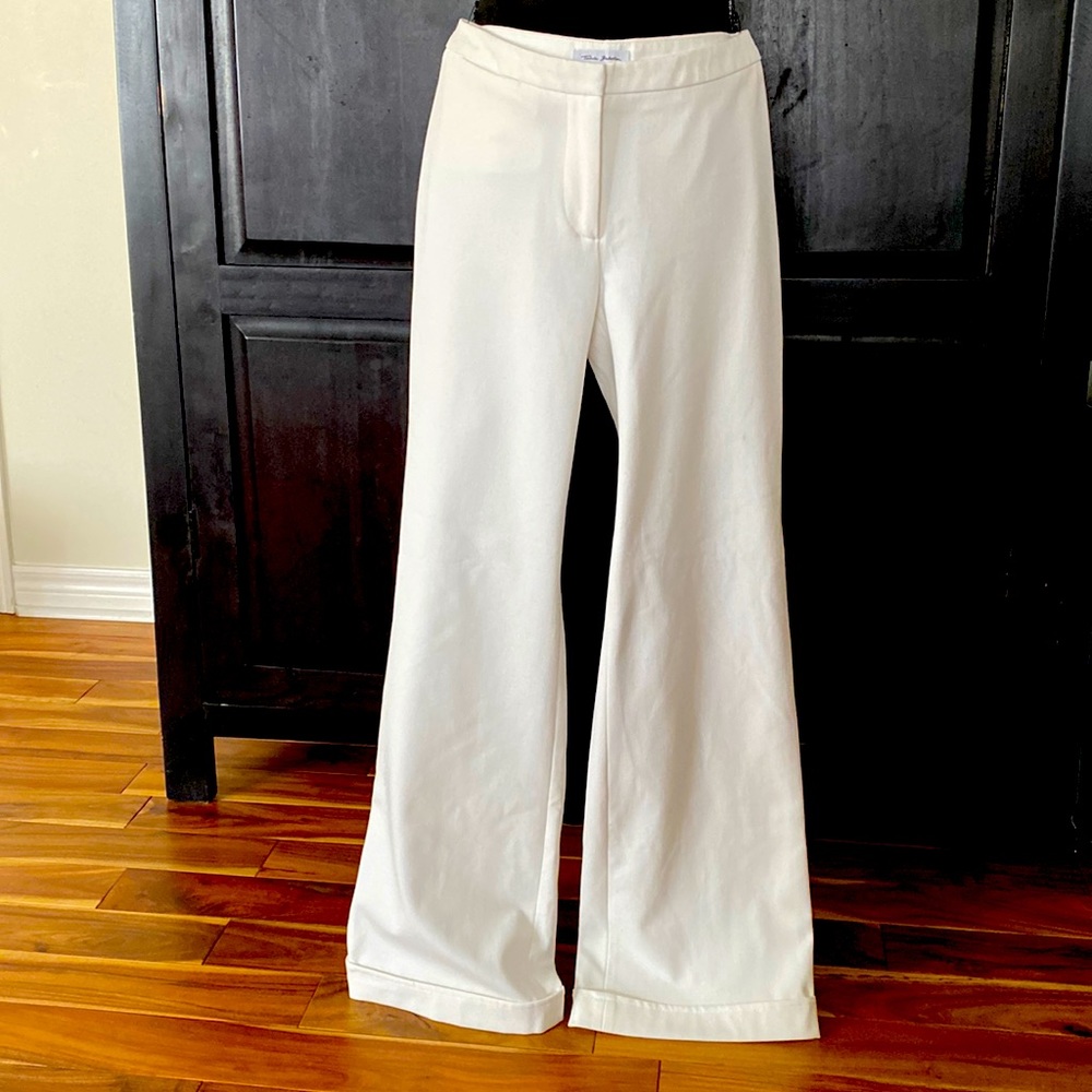 White wide leg pants. With zipper and clasp.